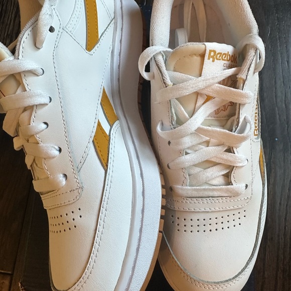 Reebok Women’s Size 8 Double C Revenge - Mint Condition - Picture 3 of 6